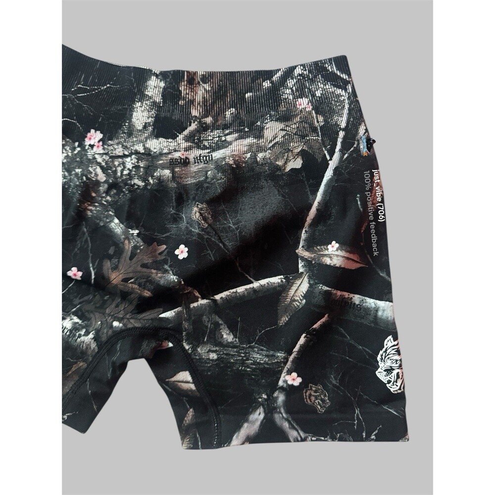 NWT Darc Sport SHE Dual Wolf Everson Seamless Blossom Camo Shorts - Picture 3 of 6